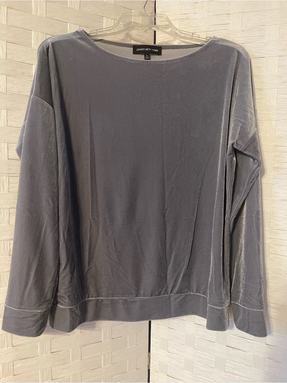Jones New York Silver Velvet Top Small Super Soft